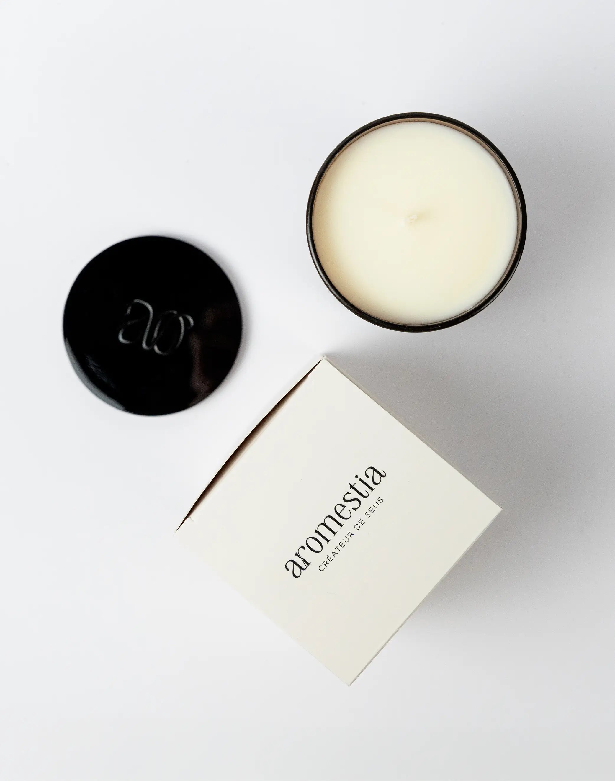 Vue de haut de la bougie parfum lavande Aromestia